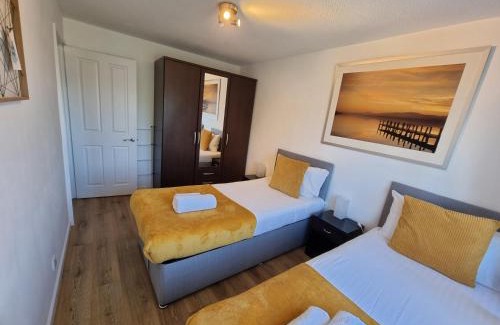 Stanwell Apartment | 2 Bedrooms - 3 Beds - Free Parking - 168