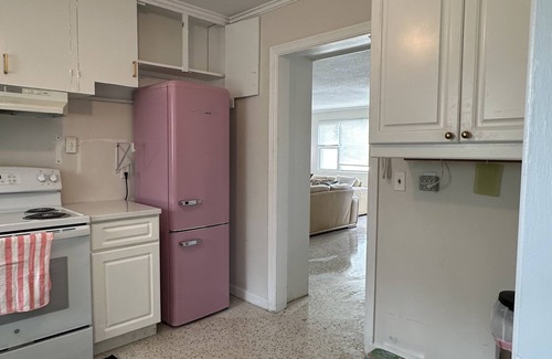 Whitfield House | 2 Bedrooms, Bay WaterViews, Beaches, shops, Marina, fishing, all near by