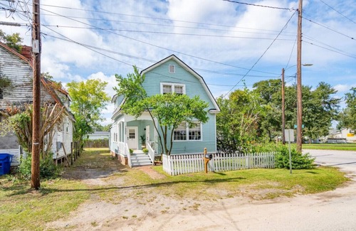 North Charleston Apartment | 2 Bedrooms - Close to Park Circle and Downtown!