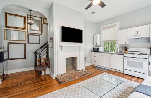 North Charleston Apartment | 2 Bedrooms - Closet to Park Circle and Downtown!