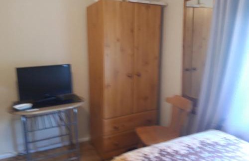 Winchester House | 2 Bedrooms Homestays In Winchester