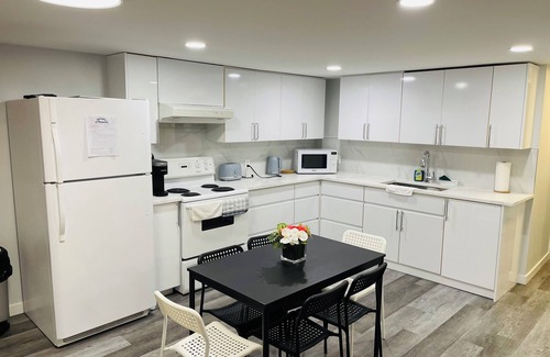 Hastings House | 2 Bedrooms in Vancouver (close to PNE and Downtown)