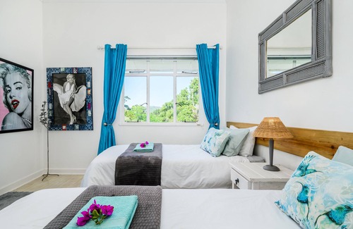 Port Elizabeth House | 2-Bedrooms*Spacious*Balcony*VIEWS*En-Suite Bathroom* 43" Flatscreen TV NETFLIX