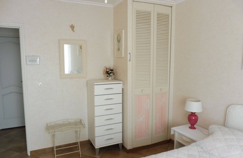 Les Maillans Bed & Breakfast | 2 bedrooms upstairs in a house with swimming pool