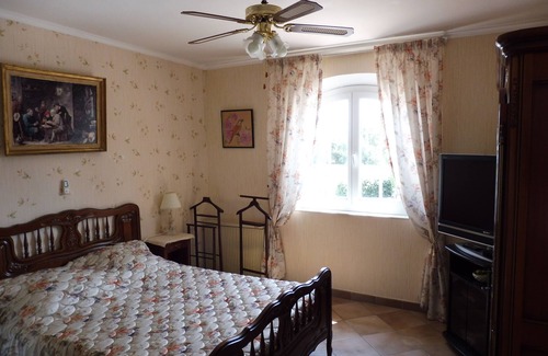 Les Maillans Bed & Breakfast | 2 bedrooms upstairs in a house with swimming pool