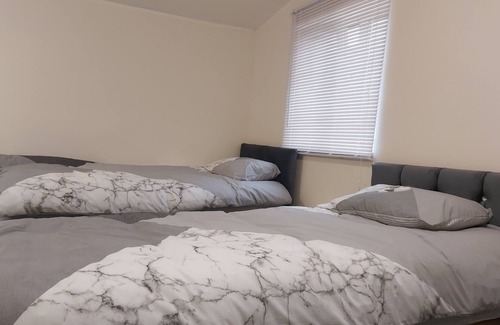 Parkgate Apartment | 2-Beds Studio Located in Parkgate Rotherham