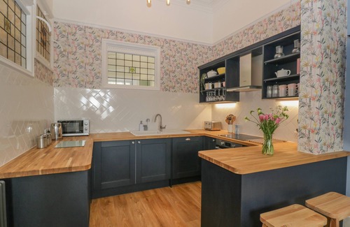 Weston-super-Mare Cottage | 2 BELGRAVIA MANSIONS, family friendly in Weston-Super-Mare