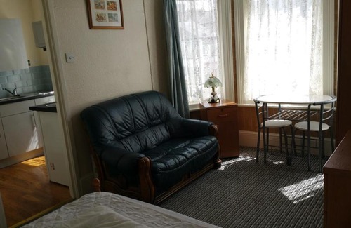 Great Yarmouth Apartment | 2 berth first floor flat Glen Villa 4