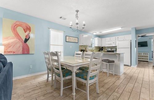 San Juan House | 2 Bikes~Walk to the beach & Bike to Seaside! Private Pool!