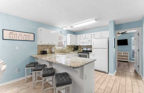 San Juan House | 2 Bikes~Walk to the beach & Bike to Seaside! Private Pool!