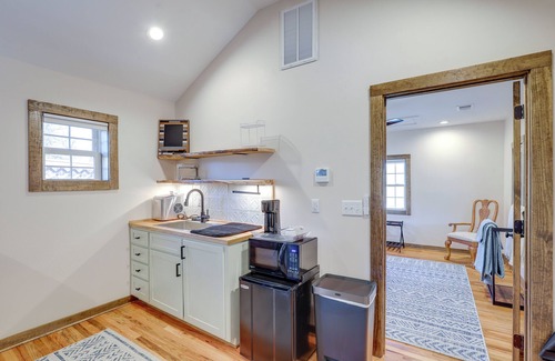 Hot Springs Cabin | 2 Blocks to Appalachian Trail: Updated Cabin!