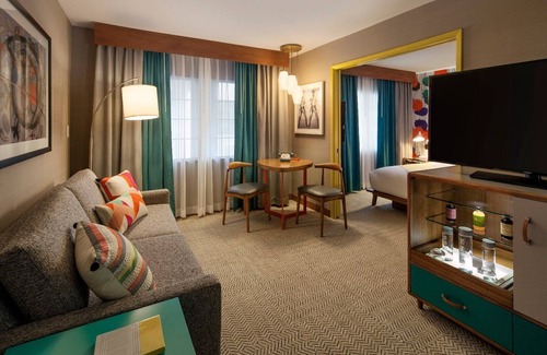 Venice Hotel | 2 Boulevard Mega King Suite at The Kinney Venice Beach!