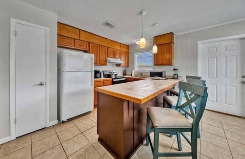 Fort Walton Beach Villa | 2 BR 2 BA Beach Cottage + Pickleball Fun