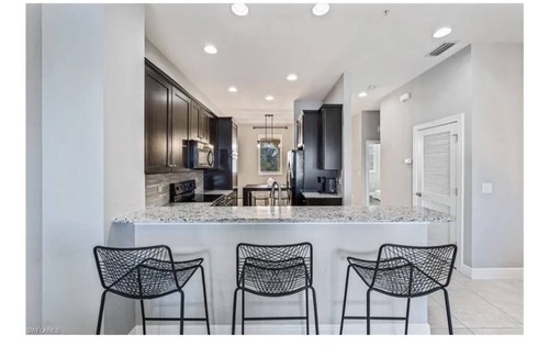 Naples Condo | 2 BR, 2 bath condo, den, lanai, pool, fitness room