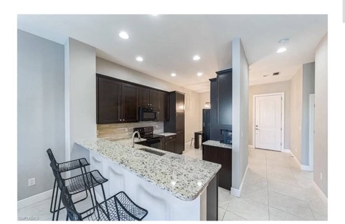 Naples Condo | 2 BR, 2 bath condo, den, lanai, pool, fitness room