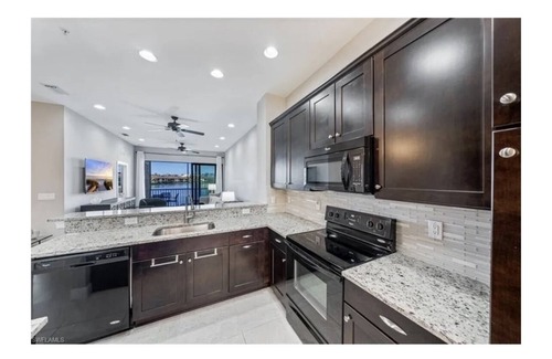 Naples Condo | 2 BR, 2 bath condo, den, lanai, pool, fitness room
