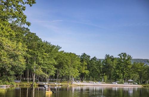 Reeders Cabin | 2 BR 2 Bathroom Hemlock Cabin, private dock, close to the beach!