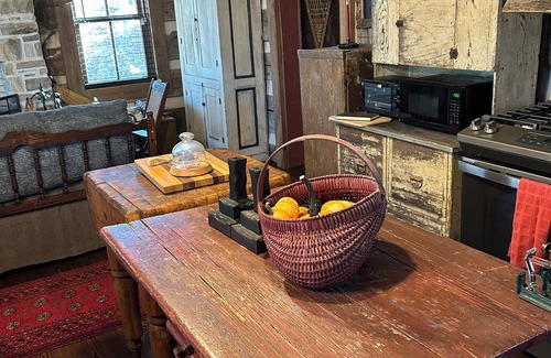 Rutherfordton Cabin | 2-BR, 3 B 1860 hand hewn log cabin in peaceful setting Rutherfordton WiFi, AC