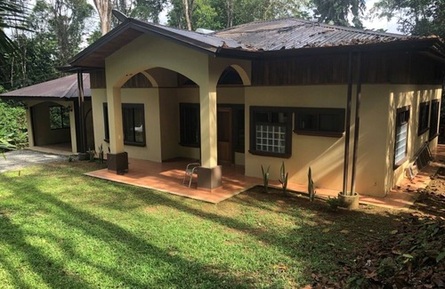 Dominical House | 2 BR and 1 Bath House with guesthouse - sleeps 8. Master bedroom has AC