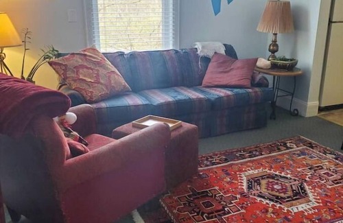 Cincinnati Apartment | 2 BR Apt. Near Hyde Park and Downtown