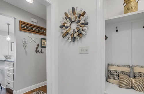 Darien House | 2 BR at Screven St. - Two Bedroom House, Sleeps 4