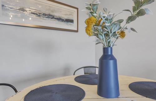 Darien House | 2 BR at Screven St. - Two Bedroom House, Sleeps 4