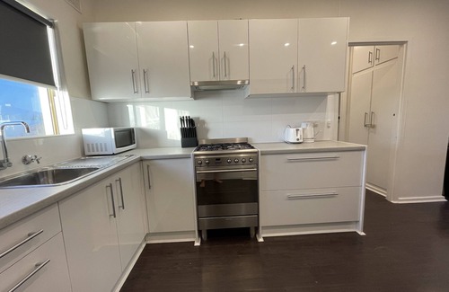 Glenelg North Apartment | 2 BR beach entire apartment 10/22