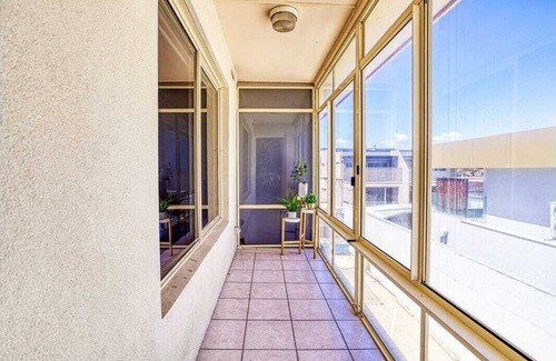Glenelg North Apartment | 2 BR beach entire apartment 10/22