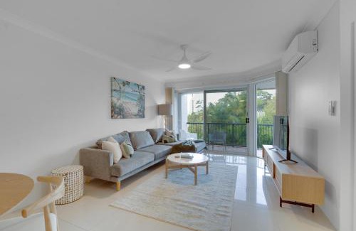 Currumbin Apartment | 2 BR Coastal Bliss Opposite Currumbin Beach