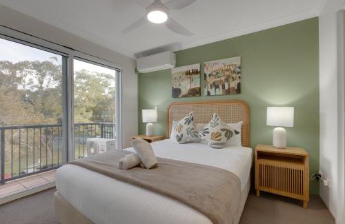 Currumbin Apartment | 2 BR Coastal Bliss Opposite Currumbin Beach