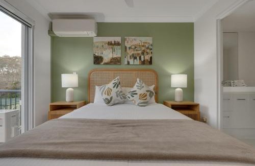 Currumbin Apartment | 2 BR Coastal Bliss Opposite Currumbin Beach