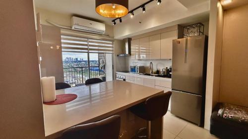Bagumbayan Apartment | 2 BR Condo Free Wifi & Netflix - Circulo Verde, Eastwood Libis, Quezon City