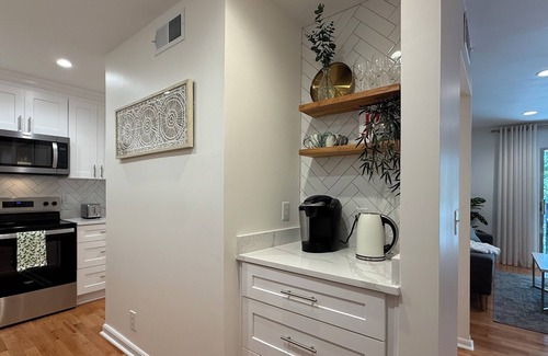 Charlotte Park Condo | 2-BR Condo in Nashville w/Riverview! Newly Remodeled. 15 Minutes to Downtown!