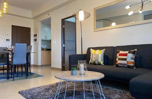 Iloilo Apartment | 2 BR Corner Executive Suite at Lafayette Park Square Megaworld Blvd Unit 5H