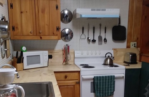 Remsen Cottage | 2 BR COTTAGE ON 25 ACRE LAKEFRONT ESTATE