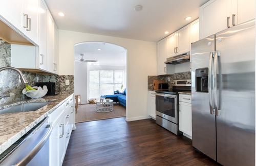Parker Ridge Cottage | 2 br cottage w/martini pool and large outdoor space. Free parking