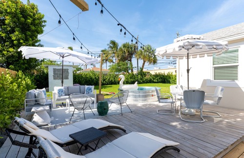 Parker Ridge Cottage | 2 br cottage w/martini pool and large outdoor space. Free parking