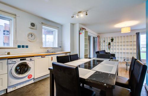 North Kensington Apartment | 2 BR Flat Near Westfield, Hospital, Stadium & Uni