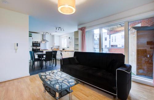 North Kensington Apartment | 2 BR Flat Near Westfield, Hospital, Stadium & Uni