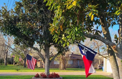 Lake Jackson House | 2 BR home, quiet neighborhood