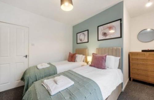 Rossendale Apartment | 2 BR House By Eason Stays Short Lets & Serviced Accommodation Rossendale With Free Parking