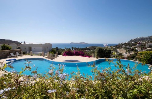 Koyunbaba Apartment | 2 BR House With A Fantastic View of Gümüşlük