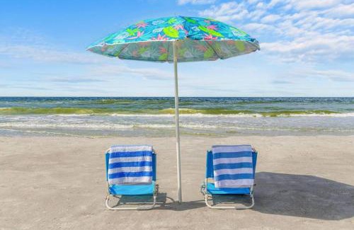 Madeira Beach Apartment | 2 BR, Remodeled Pet Friendly Condo, 1 Block to Beach Access, Walkable to Restaurants! Fall Promo for Mondays & Thursdays!