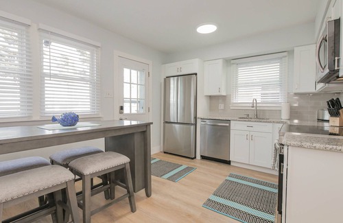 Southend House | 2-BR Sea Coral Beach House - 1.5 blocks from beach