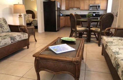 Laurel Villa | 2 BR VILLA SUITE w/queen bed