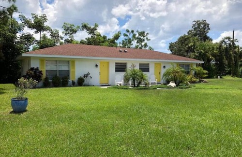 Laurel Villa | 2 BR VILLA SUITE w/queen bed