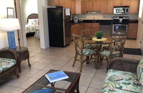 Laurel Villa | 2 BR VILLA SUITE w/queen bed