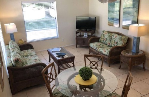 Laurel Villa | 2 BR VILLA SUITE w/queen bed