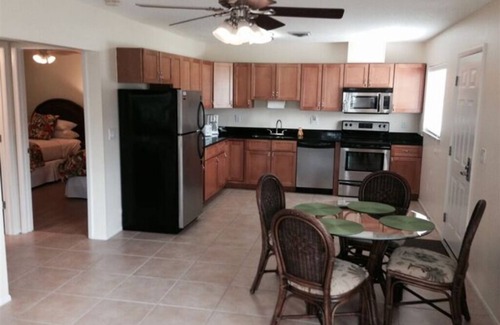 Laurel Villa | 2 BR VILLA SUITE w/queen bed
