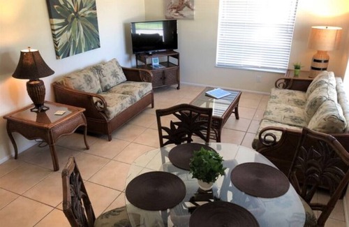 Laurel Villa | 2 BR VILLA SUITE w/queen bed
